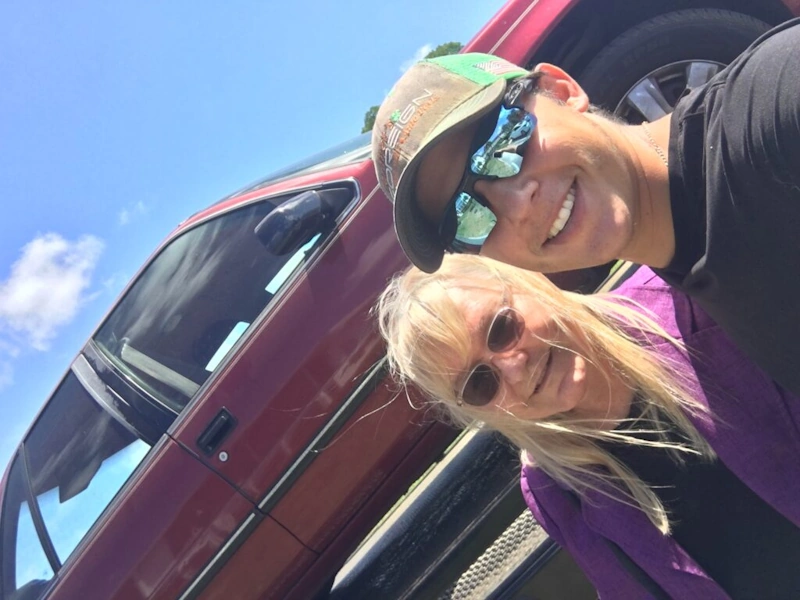 A professional towing service picking up a junk car for cash in Aventura, FL